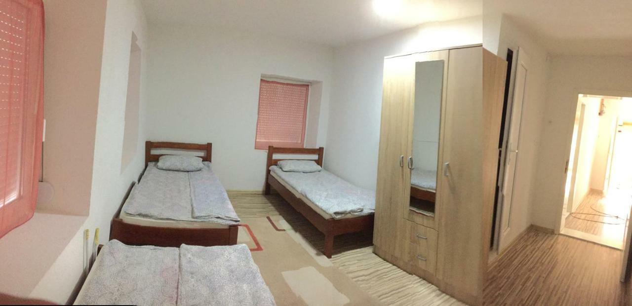 Bed and Breakfast The Blue Eye Vuthaj Exterior foto